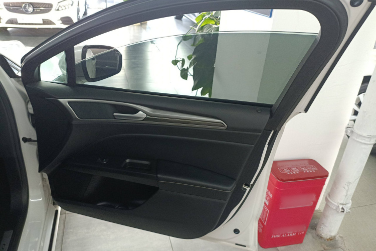 福特 蒙迪欧 2020款 EcoBoost 180 时尚型中控内饰7005