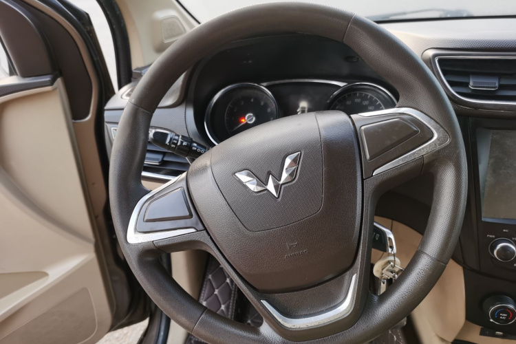 五菱汽车 五菱宏光 2015款 1.5L S1舒适国V局部细节13