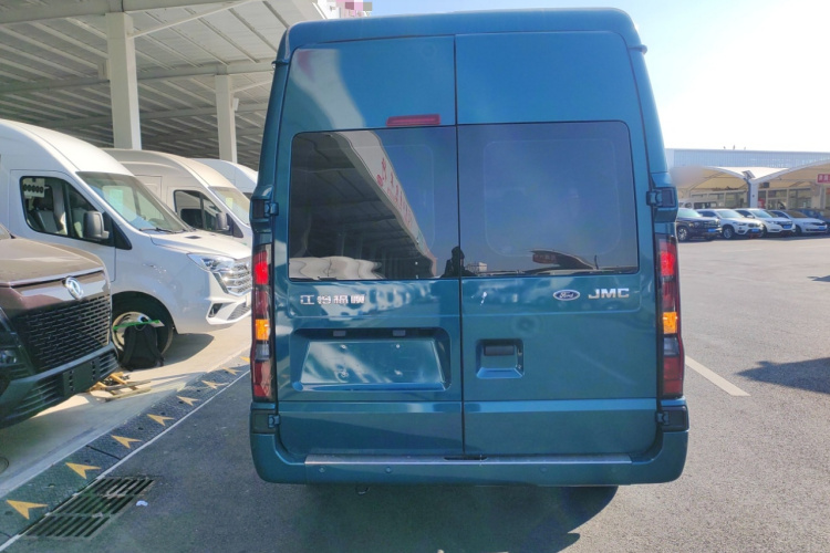 江铃福顺 2025款 2.0T 8AT柴油中轴中高顶商运型多功能乘用车7座车身外观6004