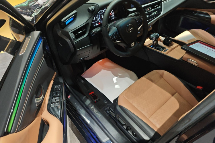 雷克萨斯ES 2022款 200 卓越版中控内饰7003