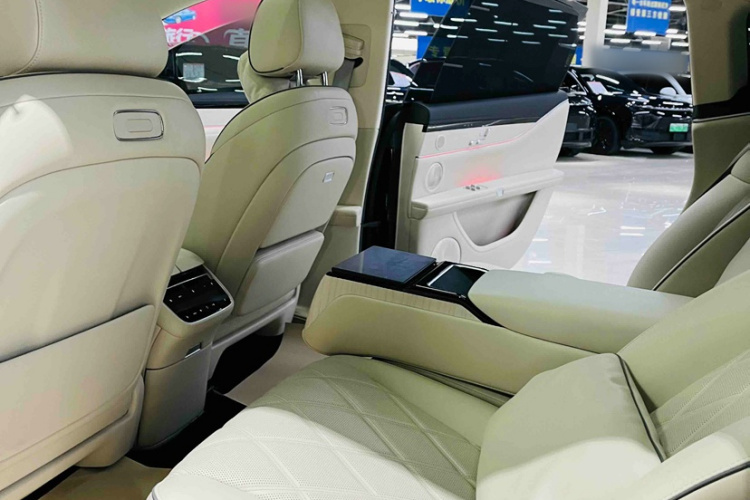 鸿蒙智行 享界S9 2024款 纯电 Ultra 四驱旗舰版中控内饰7004