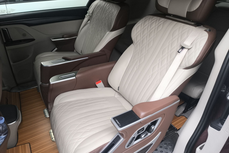 别克GL8 2023款 ES陆尊 舒适型中控内饰21