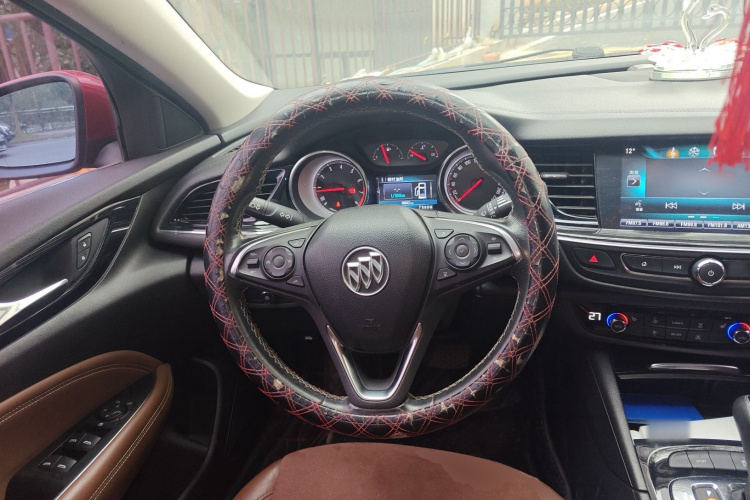 别克 君威 2017款 20T 豪华型中控内饰13