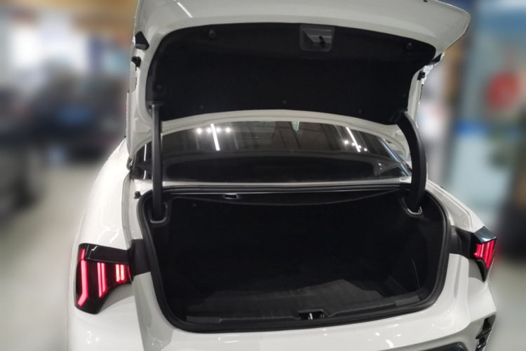 领克03 2023款 2.0TD DCT劲Pro中控内饰23