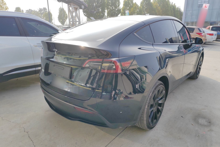 特斯拉 Model Y 2021款 标准续航后驱版车身外观7