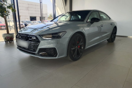 奥迪A7L 2025款 45 TFSI quattro RS 套件竞速版