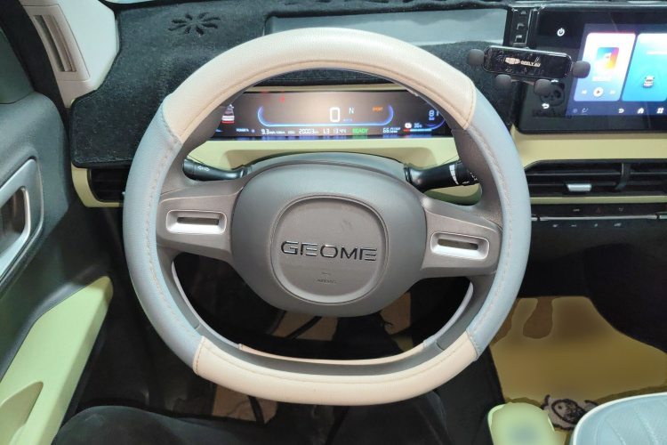 吉利银河 2023款 熊猫mini 200km 耐力熊中控内饰13