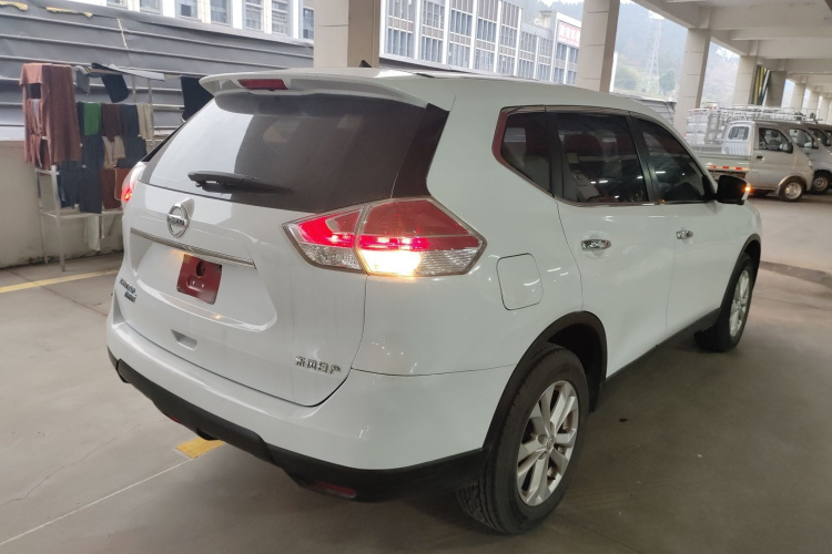 日产 奇骏 2014款 2.0L CVT舒适版 2WD车身外观7