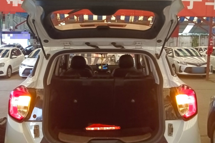 北汽昌河Q35 2018款 1.5L 手动炫智版机舱底盘23