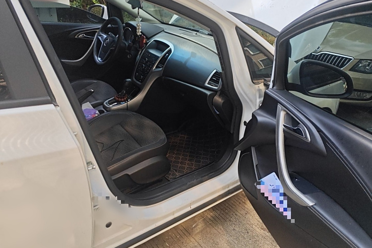 别克 英朗 2013款 XT 1.6L 自动时尚版局部细节9005