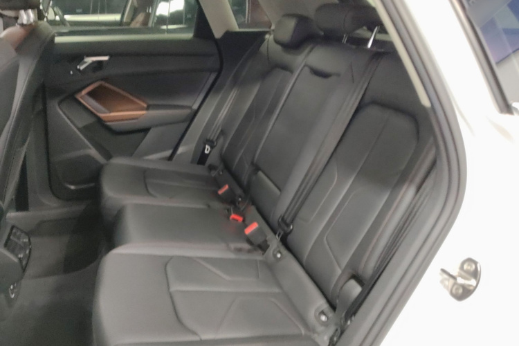 奥迪Q3 2019款 35 TFSI 时尚致雅型中控内饰7004