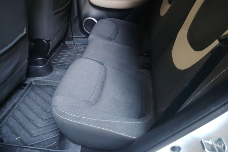 五菱汽车 五菱缤果 2023款 333km 快享款中控内饰7004