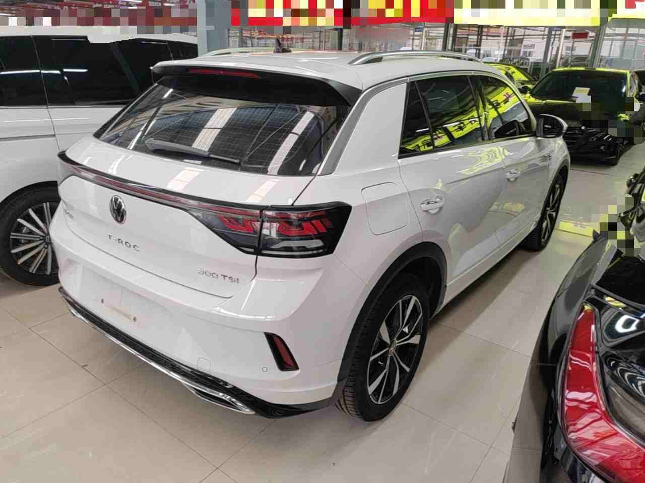 车辆右后45度外观展示