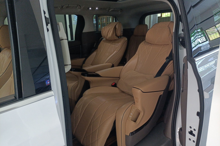 腾势D9 2022款 DM-i 1040 尊贵型中控内饰7004