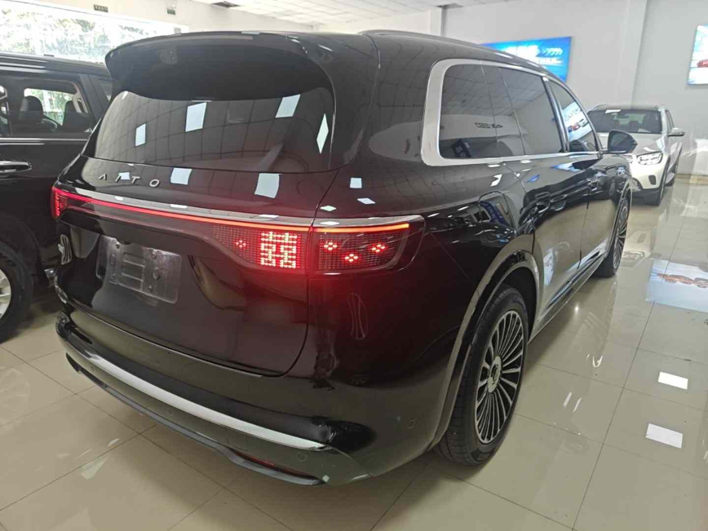 鸿蒙智行 问界M8 2025款 增程 Max+版 53.4kWh 6座版 (192线激光雷达）(4)