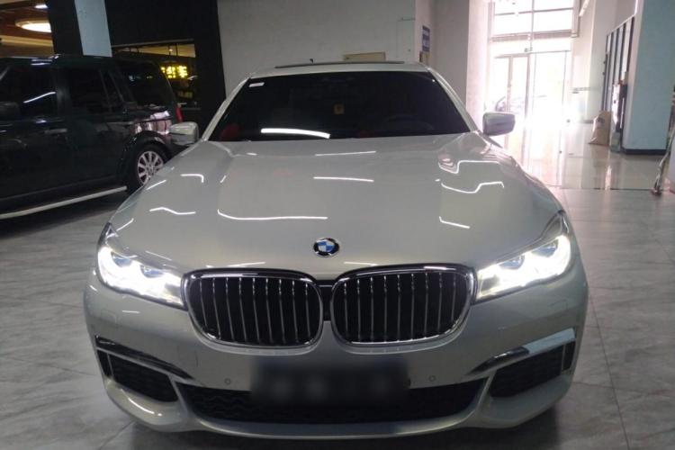 宝马7系 2018款 740Li xDrive 尊享型 M运动套装车身外观2