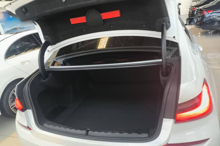 宝马3系 2022款 325Li M运动套装中控内饰23