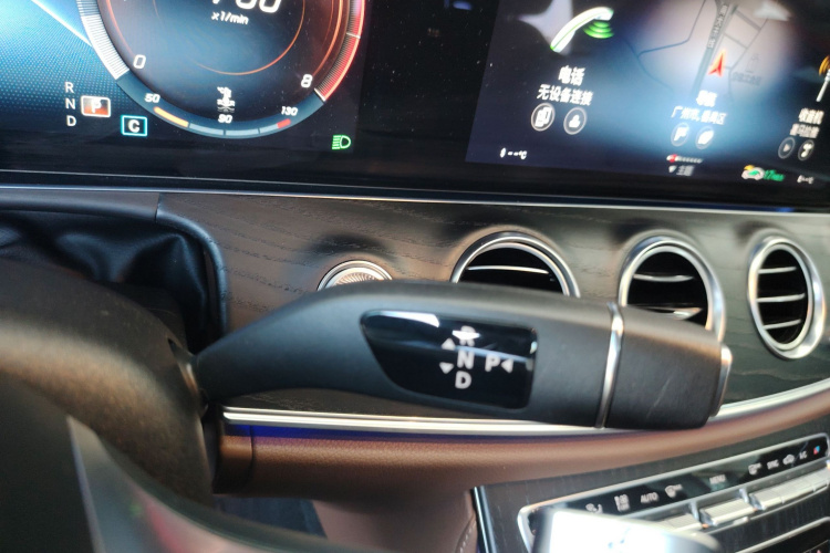 奔驰E级 2023款 改款 E 300 L 运动豪华型局部细节18