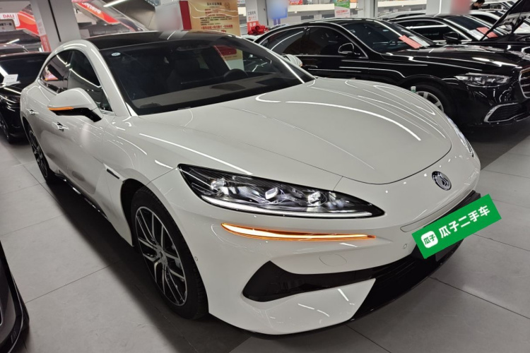 腾势Z9 2024款 1100km 四驱Max版车身外观3