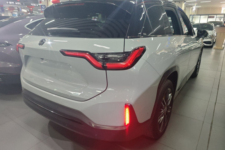 蔚来ES6 2020款 420KM 运动版车身外观7