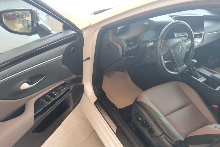 雷克萨斯ES 2021款 200 卓越版中控内饰7003