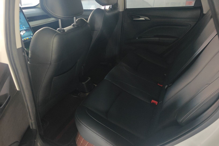 哪吒汽车 哪吒V 2021款 长续航娱乐版升级型中控内饰21