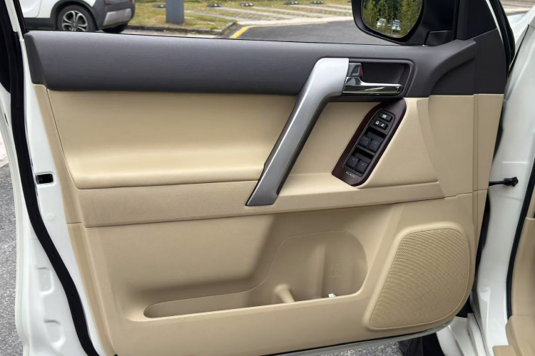 丰田 普拉多 2016款 3.5L 自动TX-L NAVI中控内饰7003