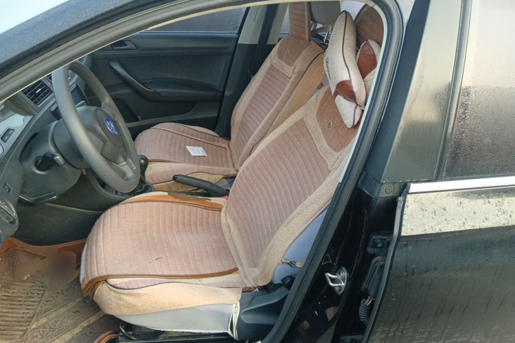 大众 桑塔纳 2015款 1.6L 手动风尚版中控内饰19