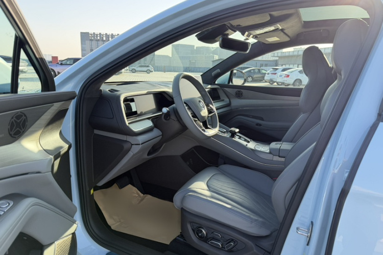 腾势N7 2023款 长续航性能Max版中控内饰7001