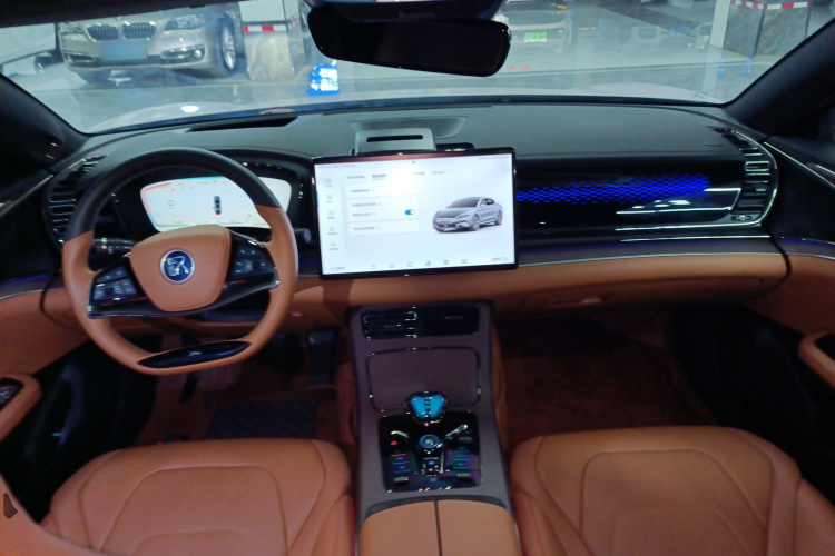 比亚迪 汉 2022款 EV 创世版 715KM前驱旗舰型中控内饰7002