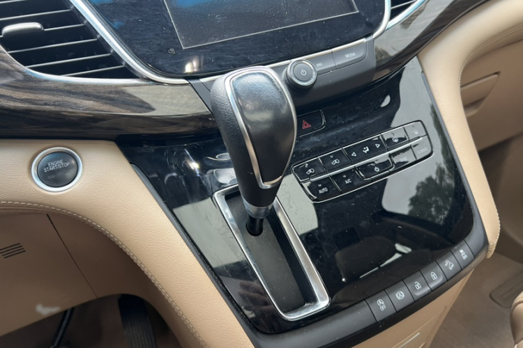 别克GL8 2017款 ES 28T 豪华型 国V中控内饰7005