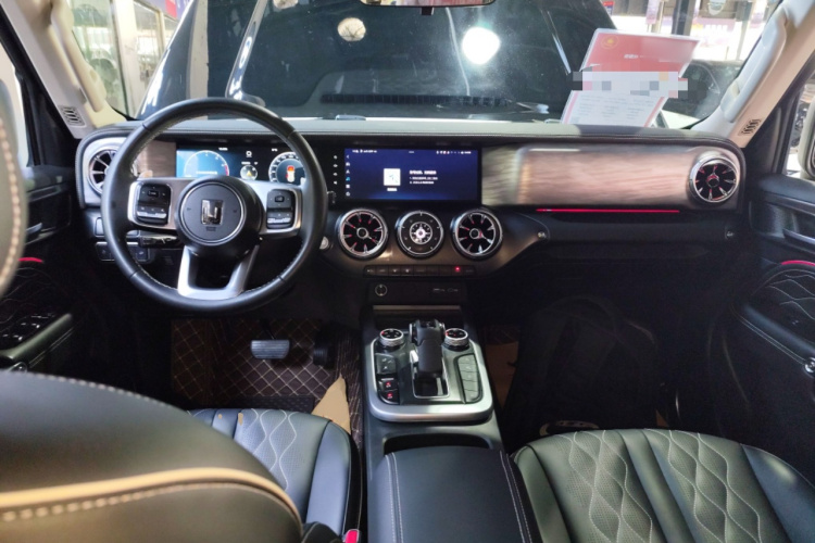 坦克300 2023款 越野版 2.0T 挑战者中控内饰12