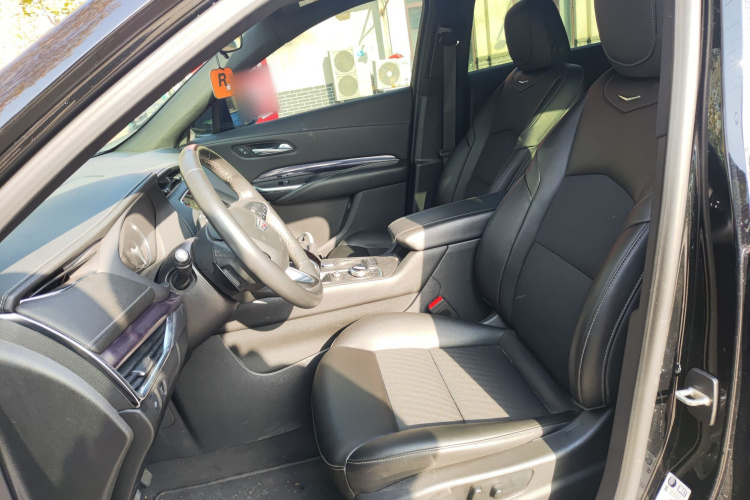 凯迪拉克XT4 2022款 28T 两驱风尚型中控内饰19