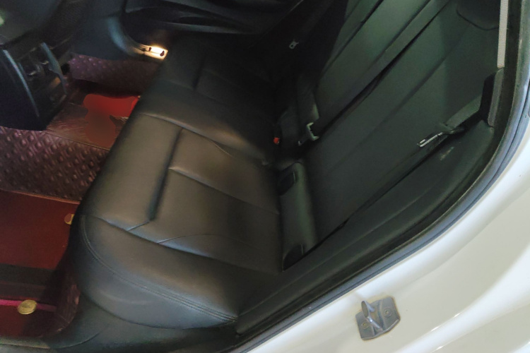 宝马3系GT 2019款 320i 时尚型中控内饰21