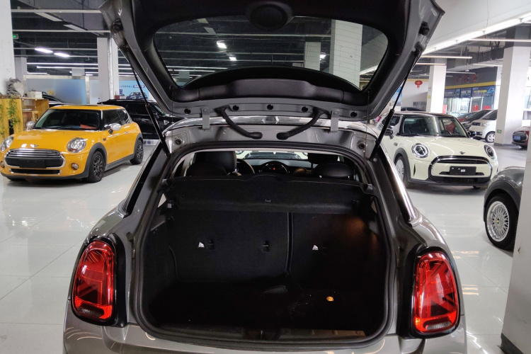 MINI 2022款 1.5T COOPER 艺术家 五门版机舱底盘23