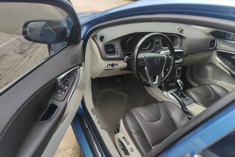 沃尔沃V40 2016款 T3 智逸版中控内饰20