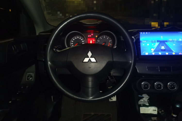 三菱 翼神 2013款 时尚版 1.8L 手动舒适型中控内饰13