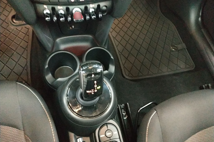 MINI 2023款 1.5T ONE局部细节18