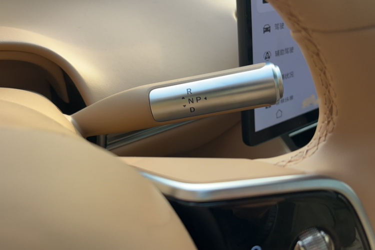 鸿蒙智行 智界R7 2025款 增程 331km Ultra局部细节18