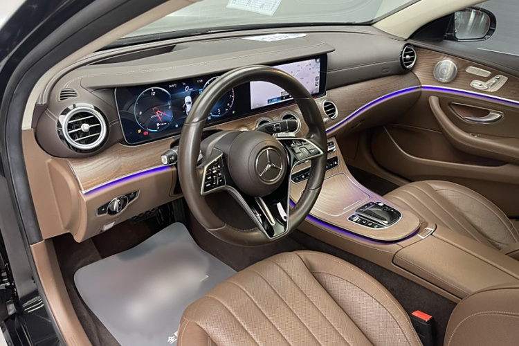 奔驰E级 2021款 E 300 L 尊贵型中控内饰7004