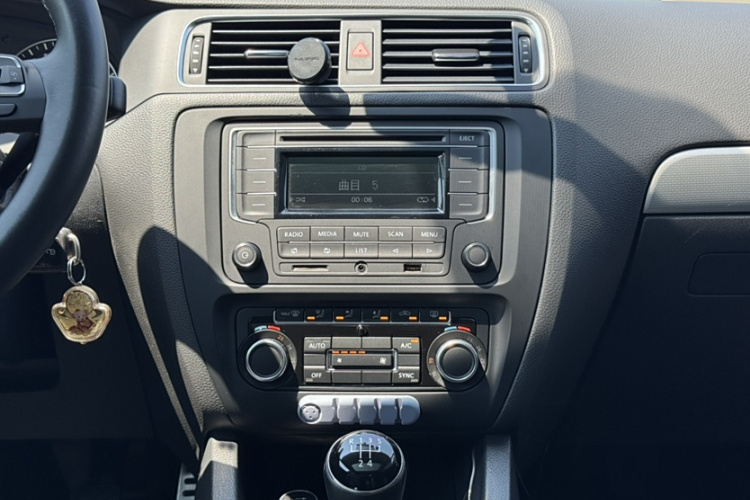 大众 速腾 2014款 改款 1.4TSI 手动豪华型局部细节16