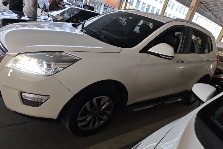 北京汽车 绅宝X65 2015款 2.0T 自动精英型车身外观4