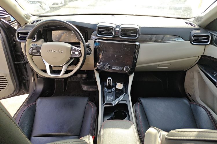 领克02 2018款 1.5T DCT两驱耀Pro版 国V中控内饰12