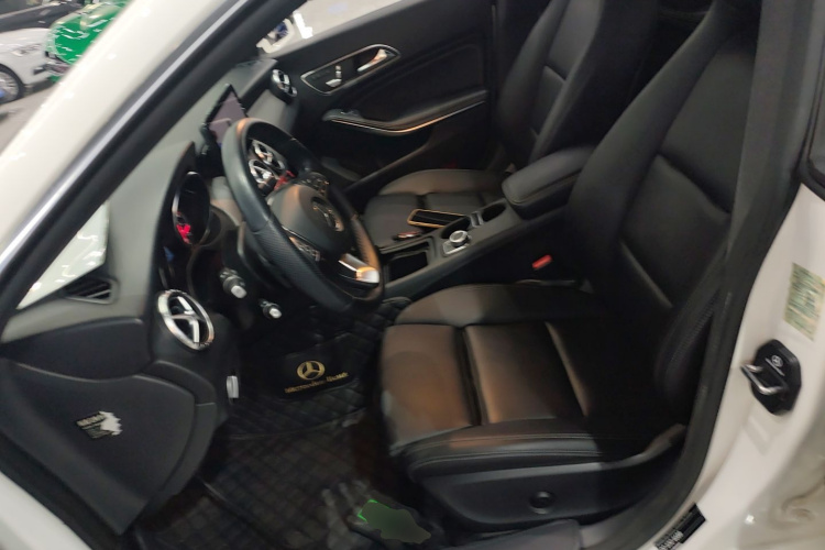 奔驰CLA 2019款 CLA 200 时尚型中控内饰19