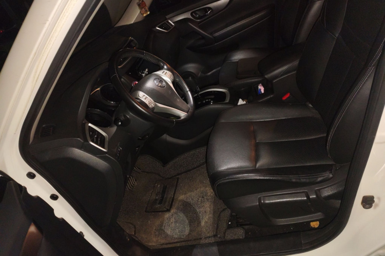 日产 奇骏 2014款 2.0L CVT智领版 2WD局部细节19