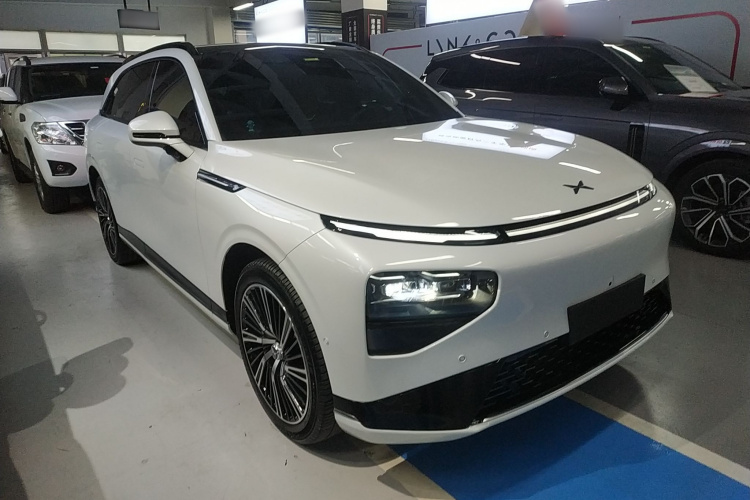 小鹏G9 2022款 570 Pro车身外观3