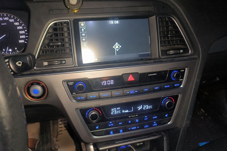 现代 索纳塔 2015款 1.6T GLS智能型局部细节16