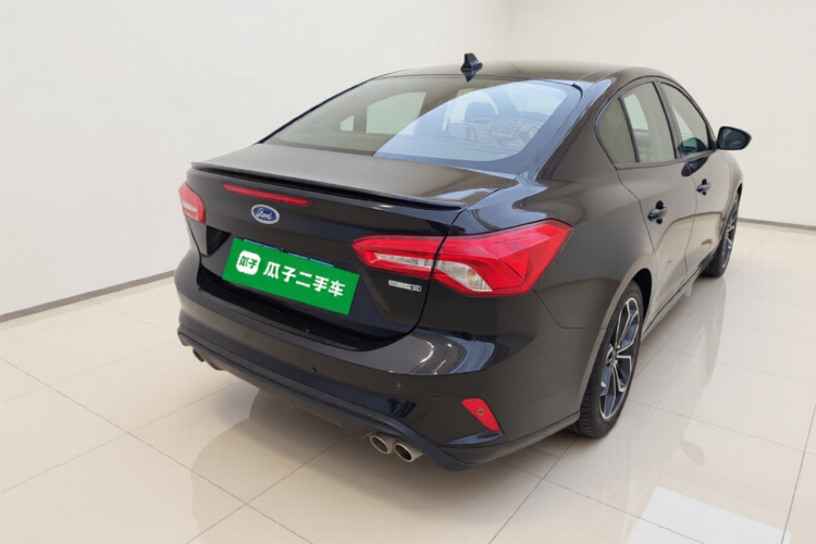 福特 福克斯 2020款 三厢 EcoBoost 180 自动ST Line车身外观7