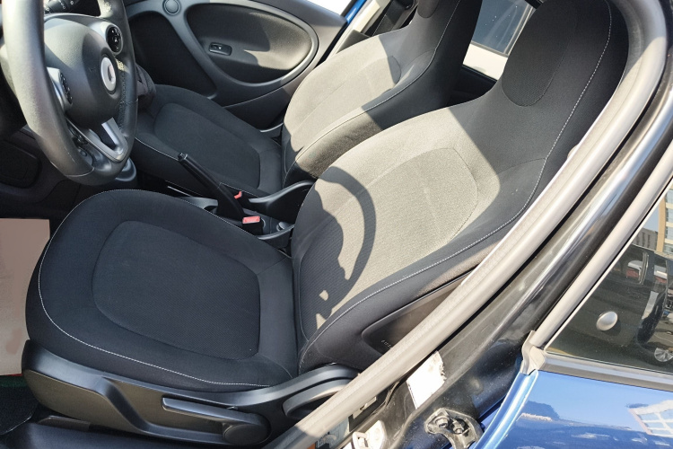 smart forfour 2016款 1.0L 52千瓦激情版局部细节19