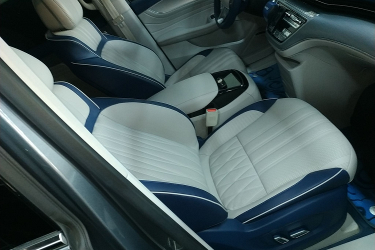 荣威iMAX8 2022款 400TGI 欢聚版局部细节41